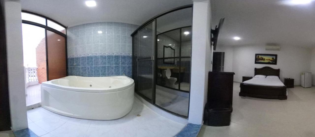 Zahira Hotel Melgar Exterior photo