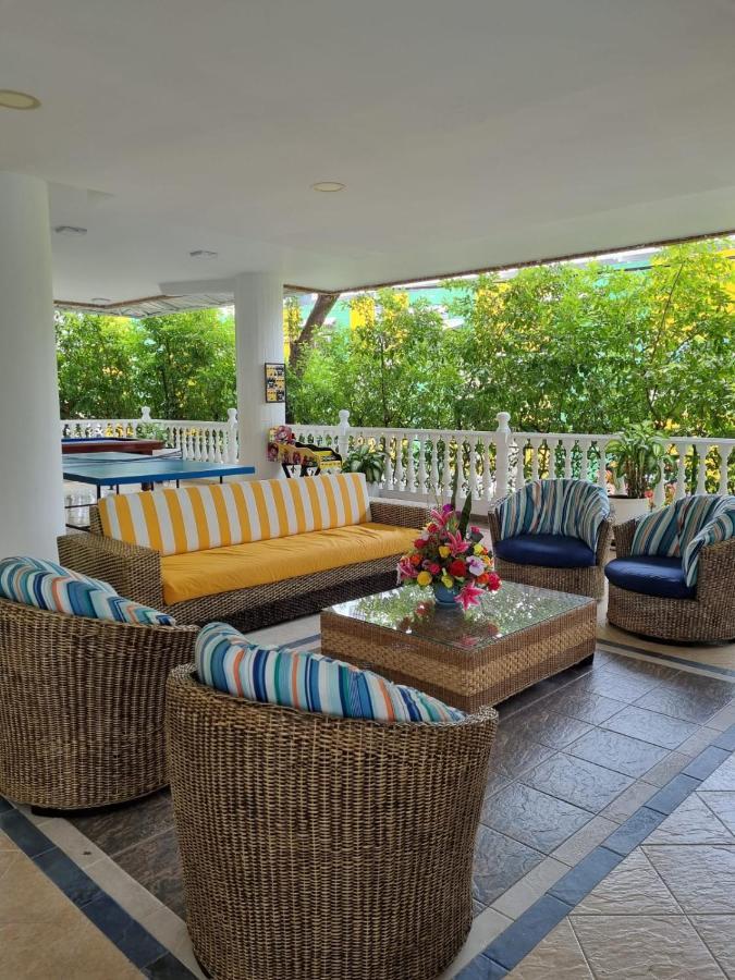 Zahira Hotel Melgar Exterior photo