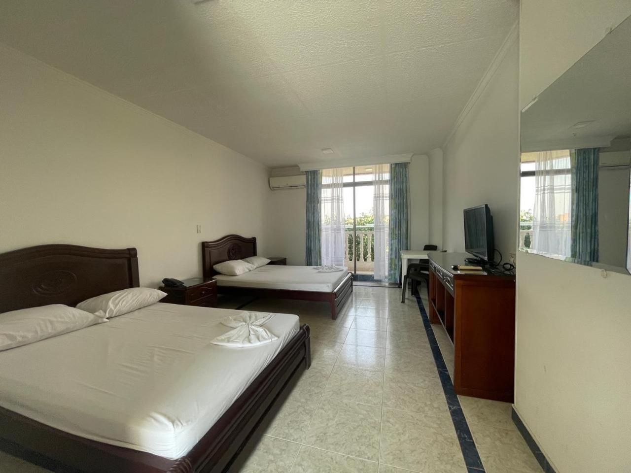Zahira Hotel Melgar Exterior photo